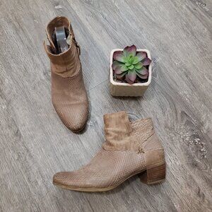 MJUS Textured Genuine Leather Ankle Booties Snake Skin Sz 39